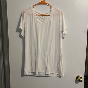 White v neck t shirt.